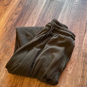 Mens under armor sweat pants, size small, no holes/tearing, good condition